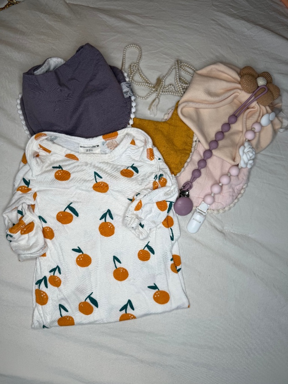 Lot of 7 Baby Items 0-3 Months Tie Bottom One Piece Pacifier Clips Hat Bibs